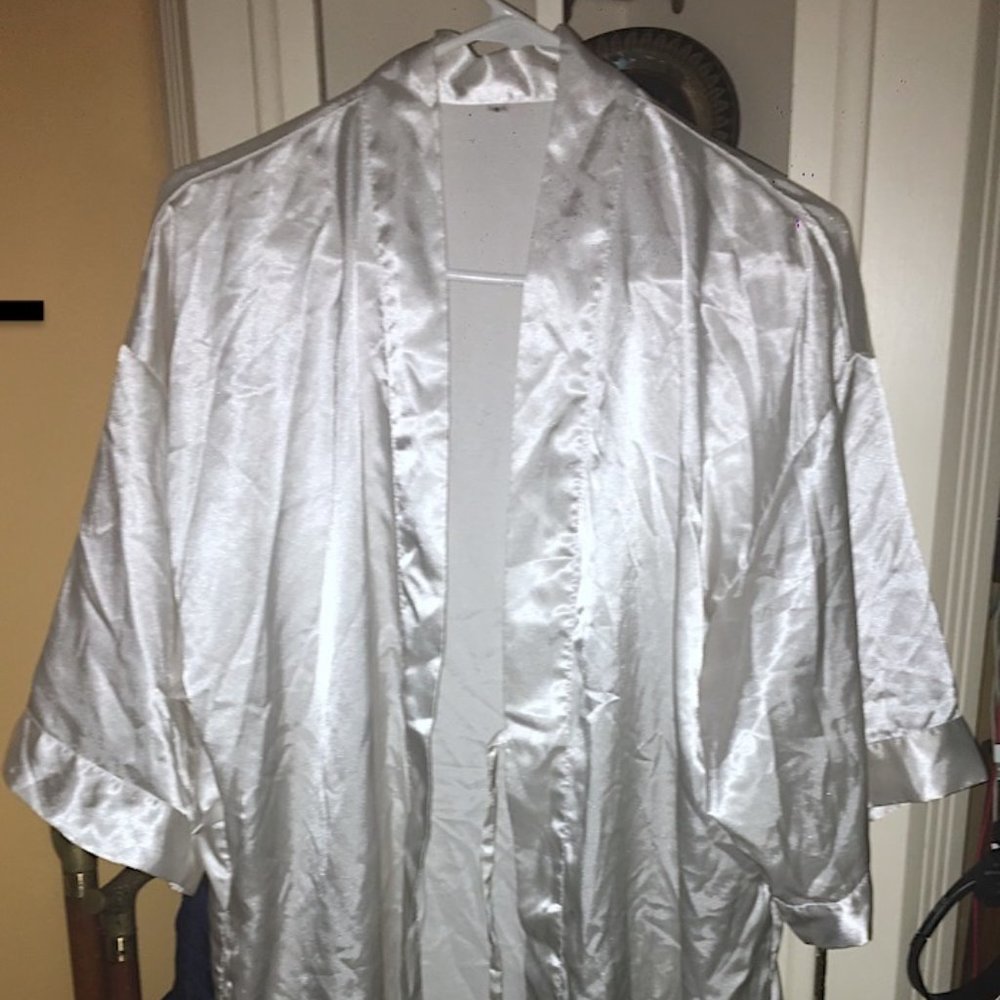 White Satin Robe ' Bride ' Rhinestone Lettering Sm - Gem